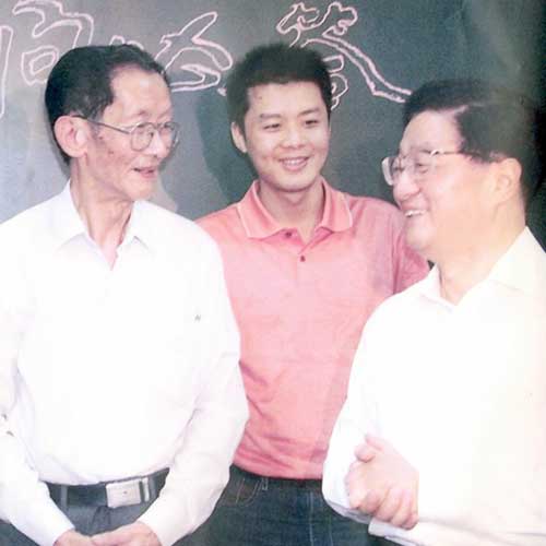 2005年9月9日中共中央政治局常委、國務院副總理黃菊接見公司負責人